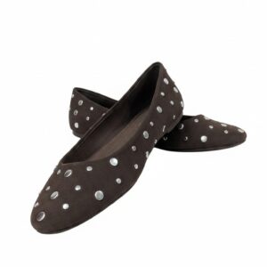 Manoletina de tachas marrón de Corina